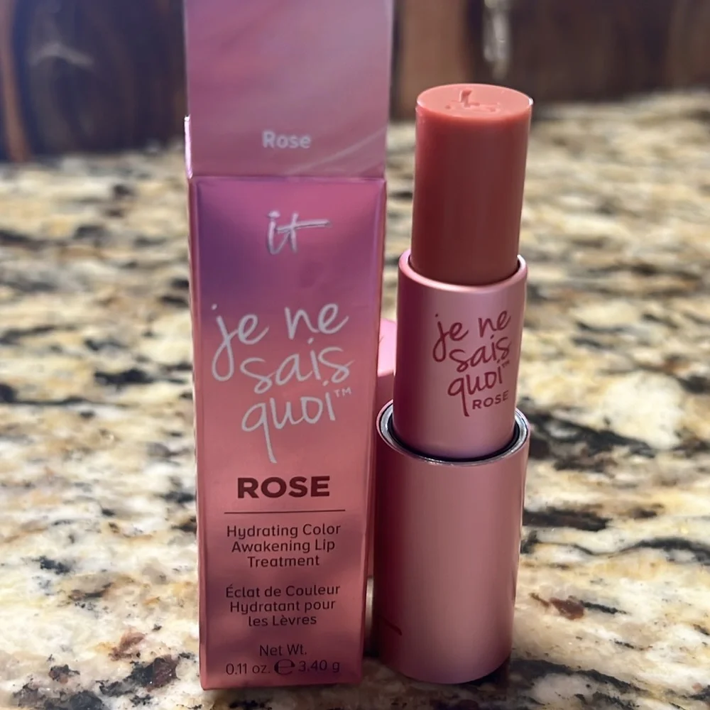 ♣️🌙It Cosmetics Je Ne Sais Quoi Rose Lip Treatment